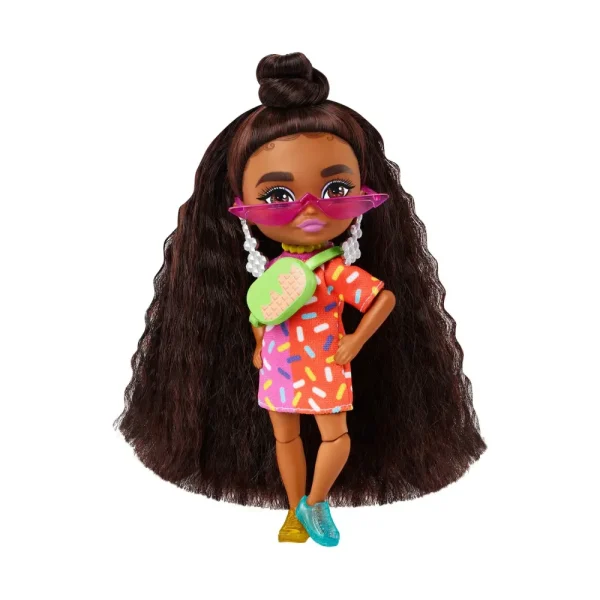 Clearance -Extra Minis Mini Bambola Articolata Con Vestito Rosa E Rosso, Pelliccia Viola E Morbidi Capelli Ricci, Giocattolo Per Bambini 3+ Anni, Hgp63 Fashion Dolls