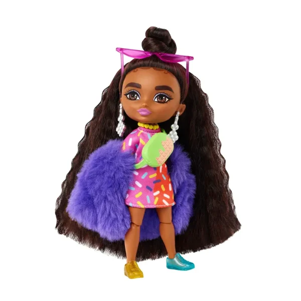 Clearance -Extra Minis Mini Bambola Articolata Con Vestito Rosa E Rosso, Pelliccia Viola E Morbidi Capelli Ricci, Giocattolo Per Bambini 3+ Anni, Hgp63 Fashion Dolls
