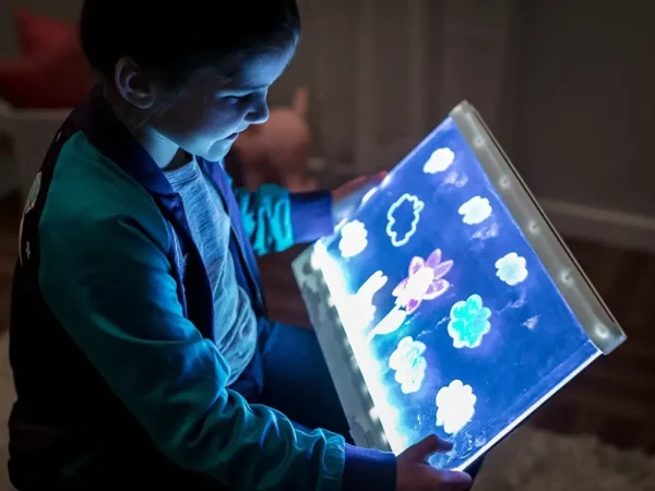 Hot Lavagna Luminosa Deluxe Maxi Superficie, Super Lavagna Cancellabile Per Colorare, Eta Consigliata: 6-10 Anni Cancelleria E Accessori