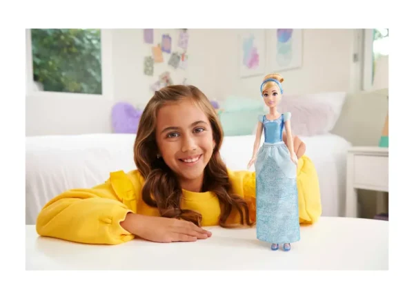 Store Cenerentola Bambola Snodata, Con Capi E Accessori Scintillanti Ispirati Al Film Disney, Giocattolo Per Bambini, 3+ Anni, Hlw06 Fashion Dolls