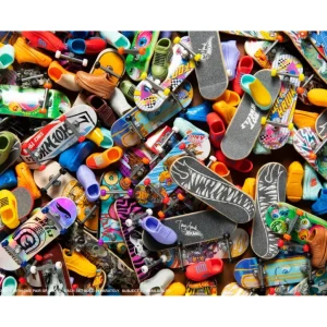 Store Skate Multi-Pack Assortimento Tony Hawk, Set Con 4 Fingerboard Assemblate E 2 Paia Di Scarpe Da Skate Rimovibili E In Stili Diversi, 5+ Anni, Hgt84 Garage E Circuiti