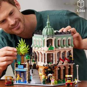 Fashion 10297 Boutique Hotel, Set Modellini Da Costruire Per Adulti, Edificio Modulare Da Collezione Con 7 Minifigure Mattoncini
