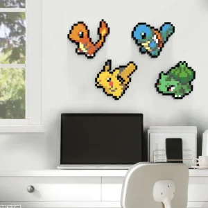 Sale Mega Pokemon Showcase Pikachu, Set In Stile Retro Pixelato Da Costruire Con 400 Pezzi, Con Base Piana Per Esporlo E Incisione Sul Retro Per Appenderlo Set Costruzioni
