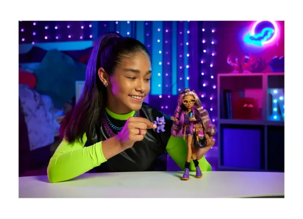 Online Clawdeen, Bambola Con Accessori E Gattino, Snodata E Alla Moda Con Capelli Con Ciocche Viola, Giocattolo Per Bambini, 4+ Anni, Hhk52 Fashion Dolls