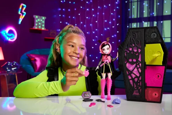 Clearance Segreti Da Brivido Neon Frights Draculaura, Playset Con Bambola, Abiti E Armadietto Per I Look Fashion Dolls