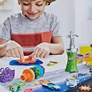 Shop , Set Nello Spazio, Playset Con Tappetino Da Gioco, 10 Accessori Dello Spazio E 8 Colori Plastilina E Pasta Modellabile